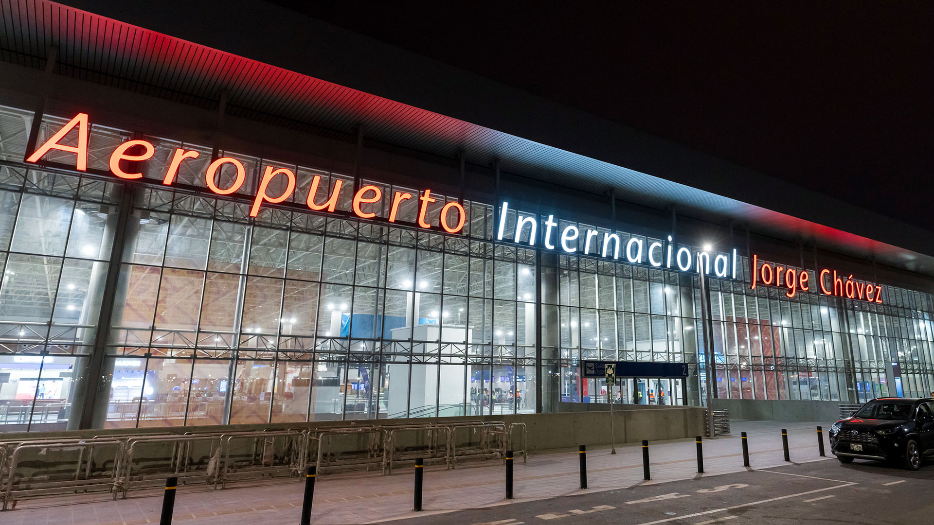 Lee más sobre el artículo Nueva tarifa aeroportuaria para pasajeros con conexión internacional en Lima